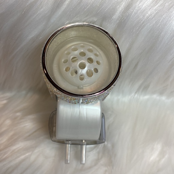 “Clear Gems Nightlight” Wallflowers Fragrance Plug, Bath & Body Works NWT-Sealed - Picture 8 of 9